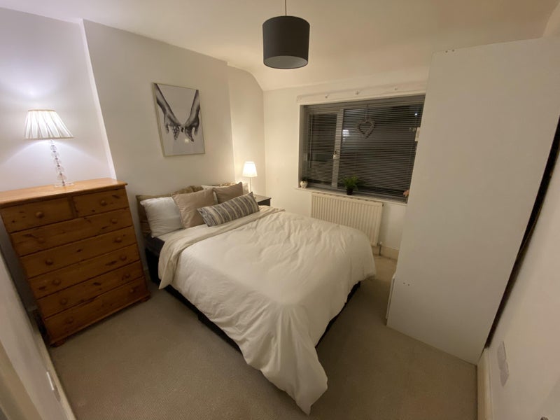 Photo 1: Beautiful double room with plenty of storage space