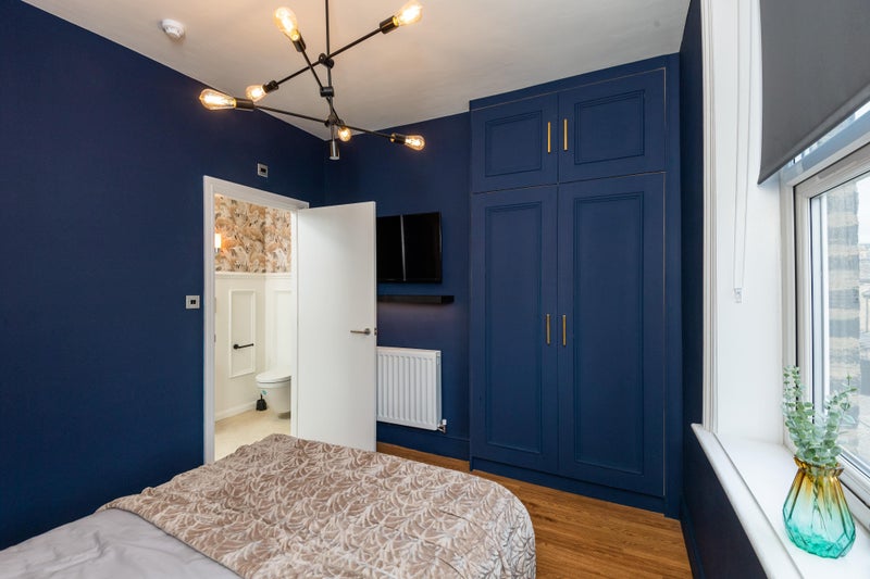 Photo 1: ROOM 4