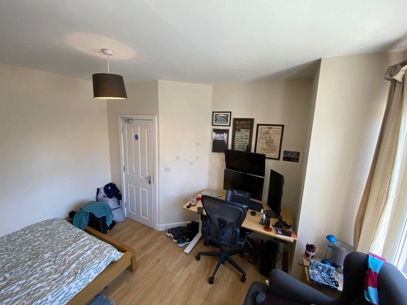 Photo 1: bedroom