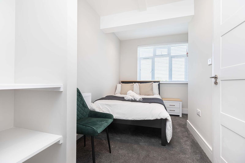 Photo 1: Bedroom 4