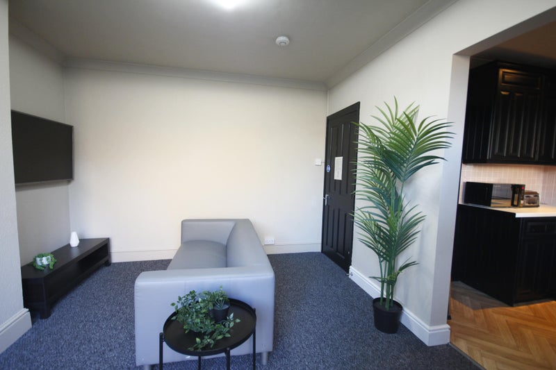 Photo 1: Kitchen/Diner