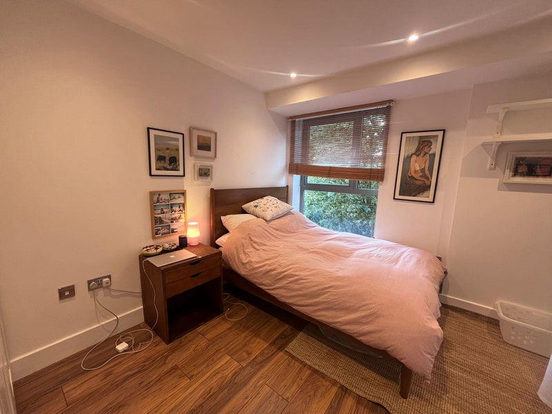 Photo 1: The double bedroom for rent (with ex-tenant's decoration)