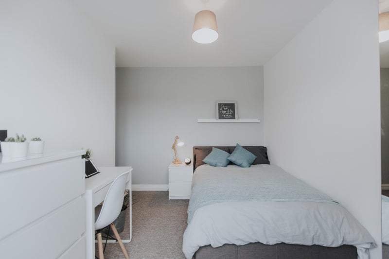 Photo 1: Lovely bright room