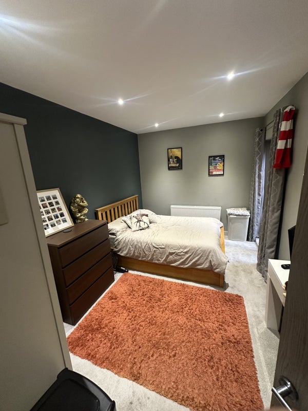 Photo 1: Bedroom