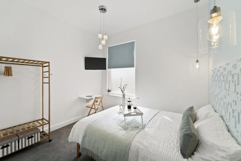 Photo 1: ROOM 2