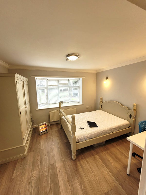 Photo 1: Main Living Area