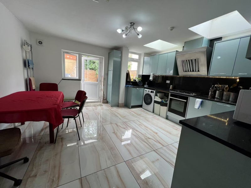 Photo 1: A shared kitchen 