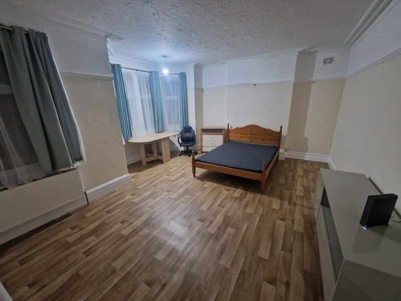 Photo 1: Room 2