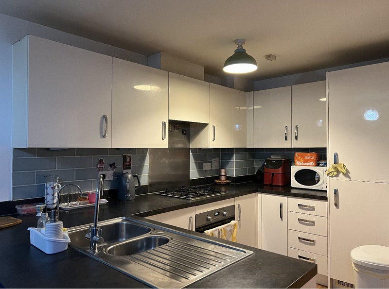 Photo 1: Kitchen 