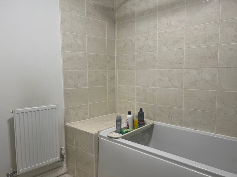 Photo 8: Bathroom 
