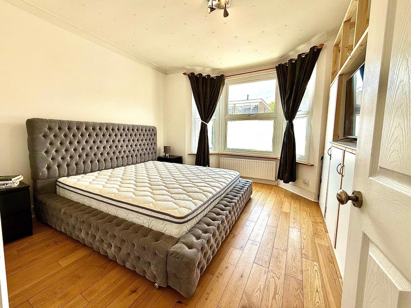 Photo 1: Massive Bedroom