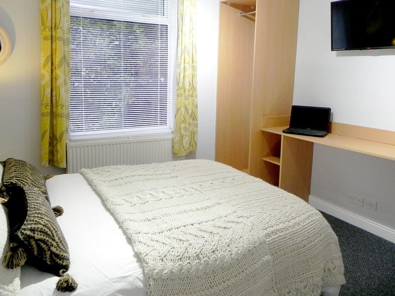 Photo 1: Room 2 - To Let