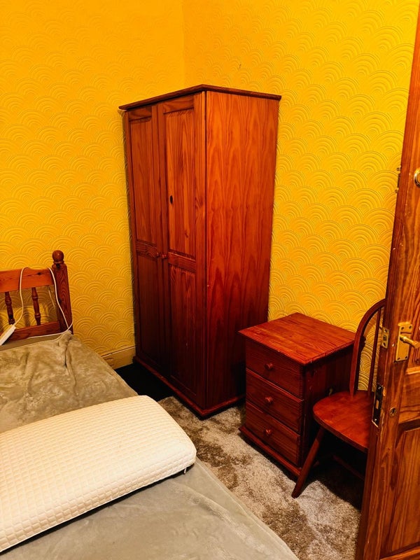 Photo 1: Room (Yours)