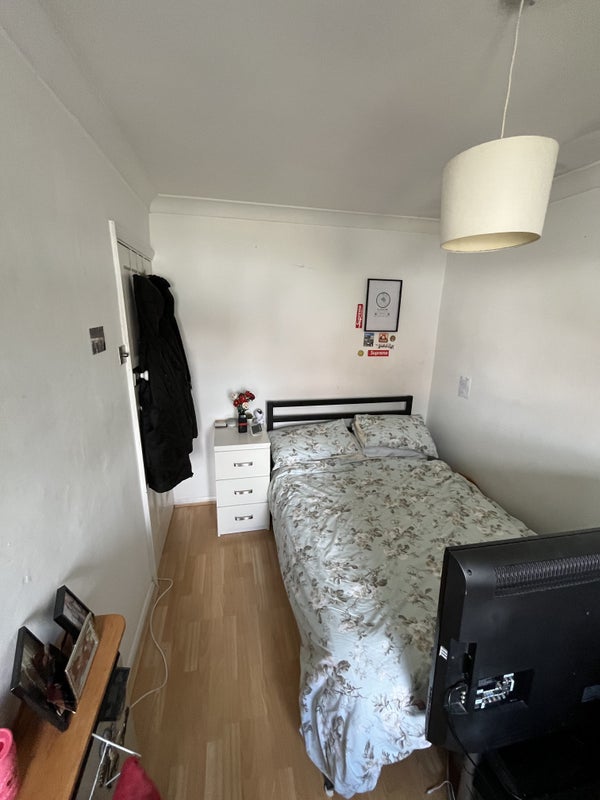 Photo 1: Room (Yours)