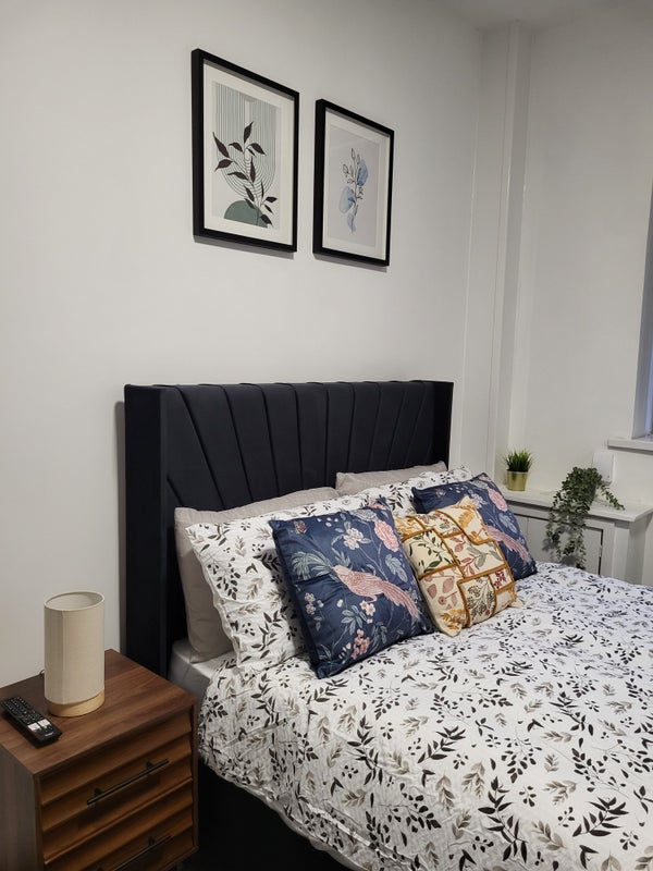 Photo 1: Bedroom 1