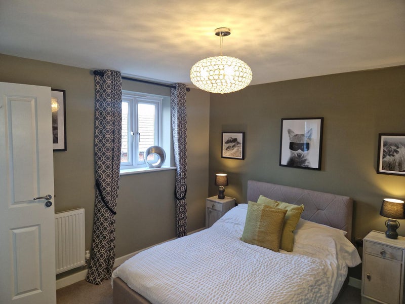 Photo 1: Bedroom