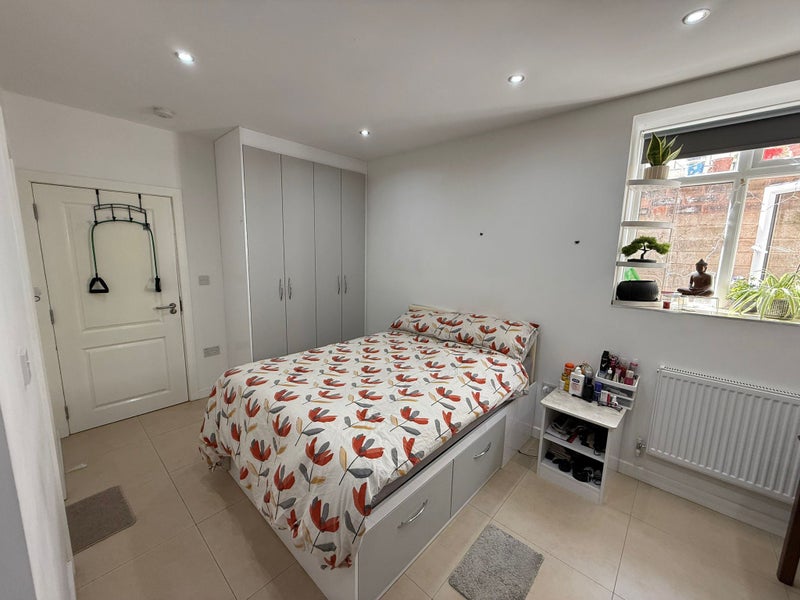 Photo 1: Spacious Flat with Storage Bed /Ample storage available / Large window 