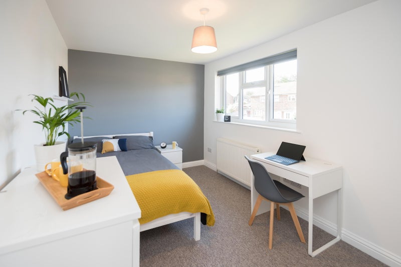 Photo 1: Lovely bright room