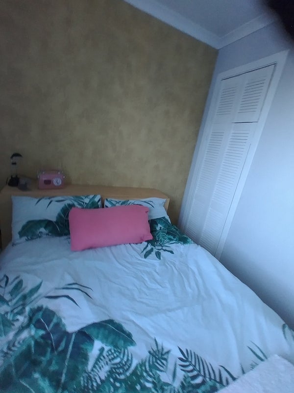Photo 1: 