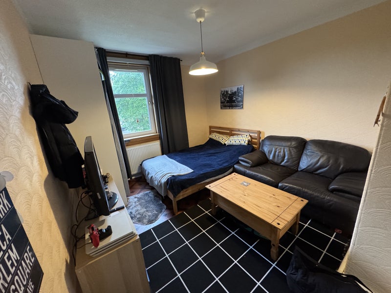 Photo 1: Room 2