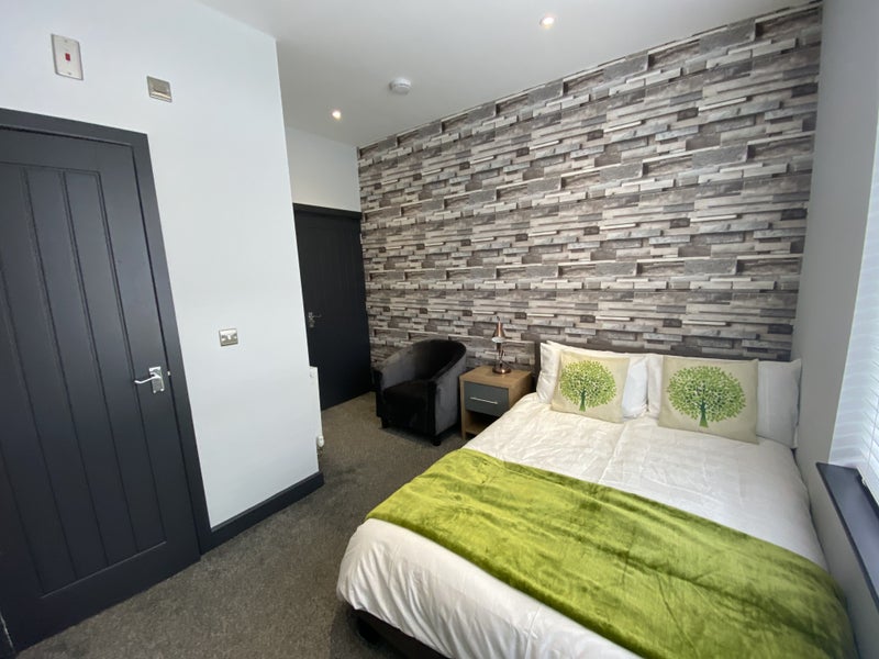 Photo 1: ROOM 1