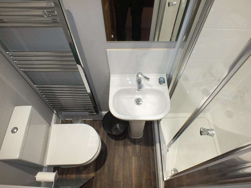 Photo 1: Room 6 (ensuite)