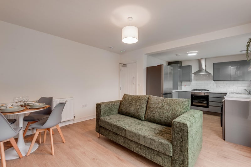 Photo 1: Lounge/Kitchen