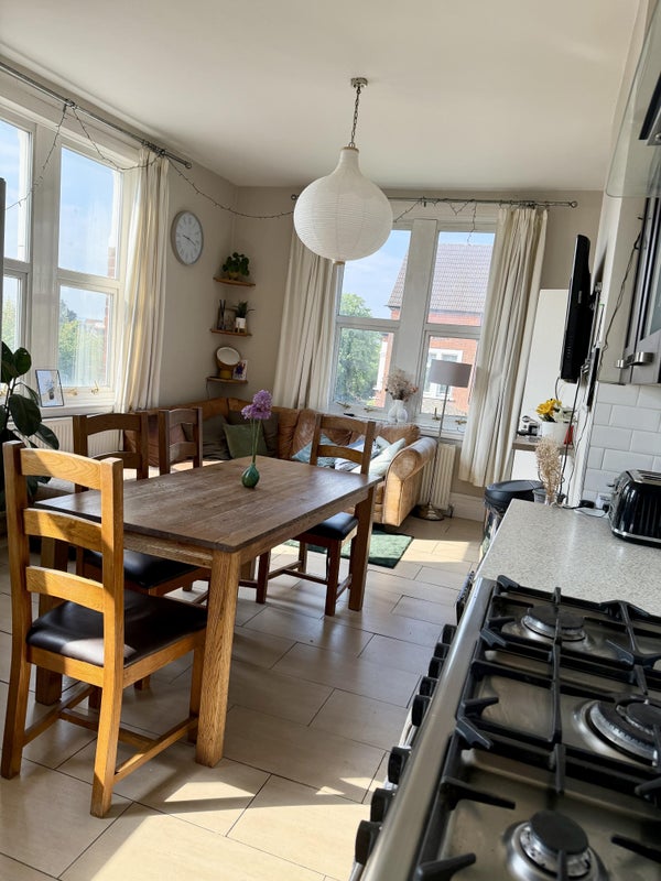 Photo 1: Kitchen/ Diner/ Living