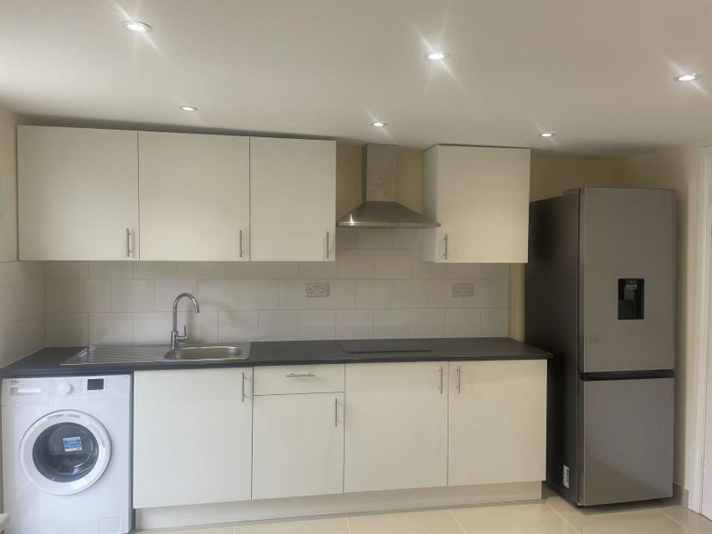 Photo 1: Kitchen for studio