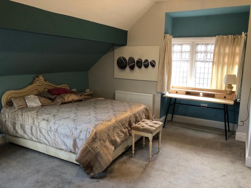 Photo 1: Wonderful bedroom with yummy en-suite.  22 ft x 16 ft. 