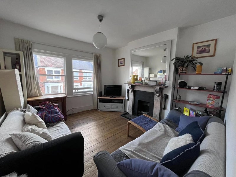 Photo 1: Sitting room