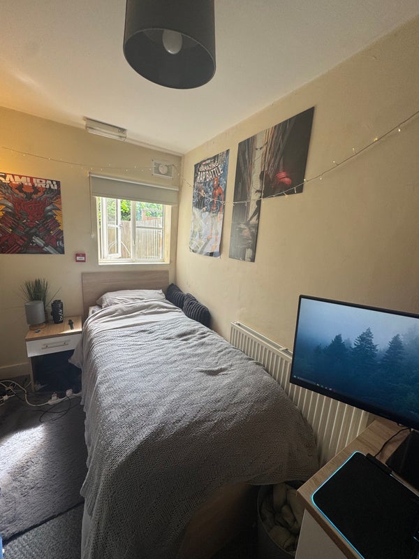 Photo 1: Room (Yours)