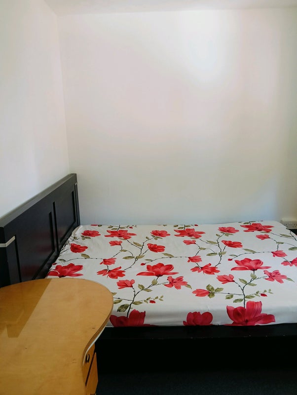 Photo 1: Double bed