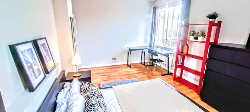 Photo 1: room £1300