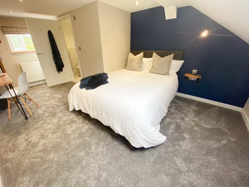 Photo 1: Large loft double bedroom with en-suite available now
