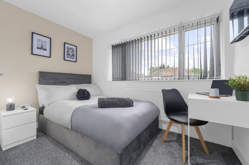 Photo 1: Room 3