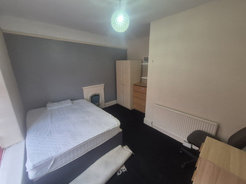 Photo 1: Room 2