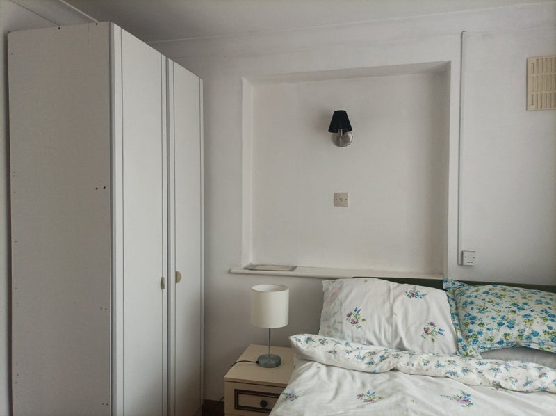 Photo 1: Double bedroom