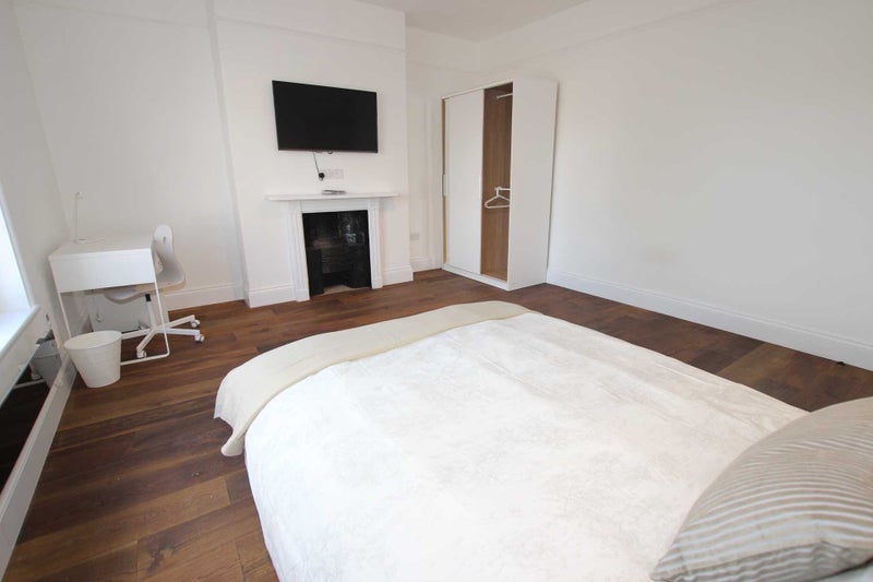 Photo 1: Room 3