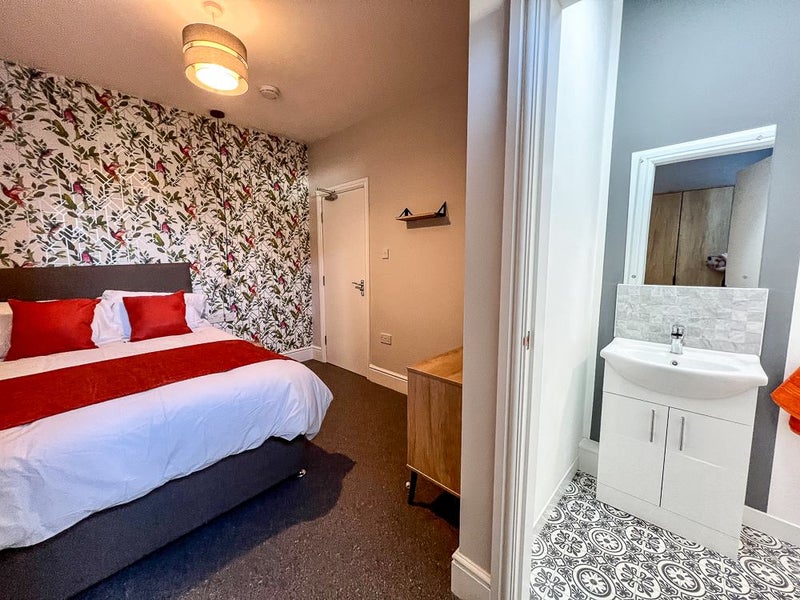 Photo 1: Room 2