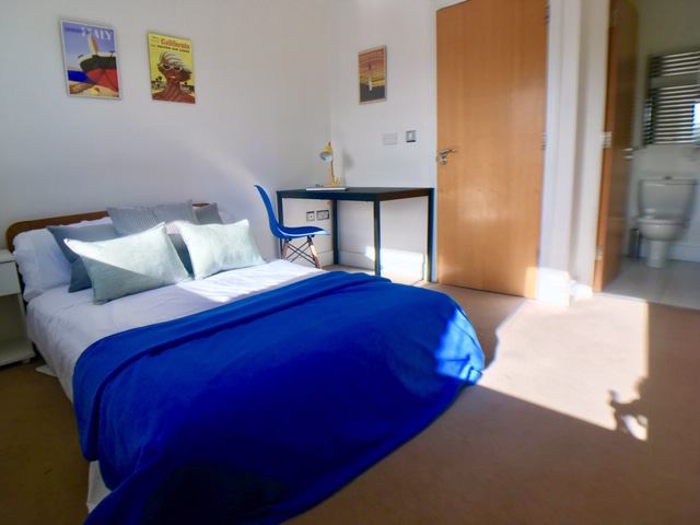 Photo 1: Ensuite 4 - £965 Available Now