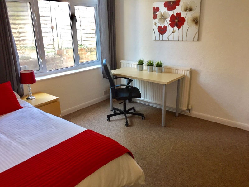 Photo 1: Large Fullly Furnished Double Room