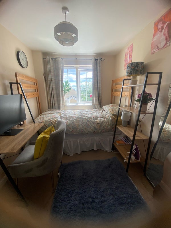 Photo 1: Furnished Single bedroom with amazing views 