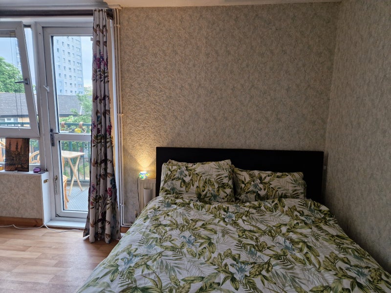 Photo 1: Room 1