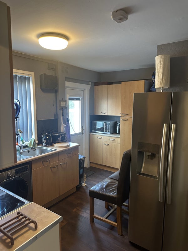 Photo 3: Kitchen
