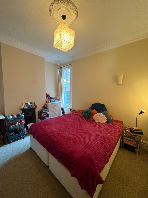 Photo 1: Double Room available