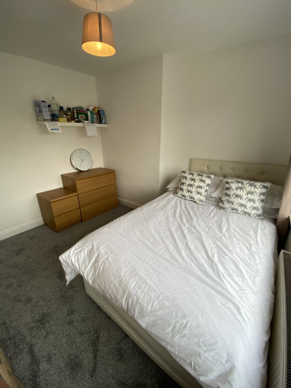 Photo 1: Modern Upstairs Double Room £625 PCM