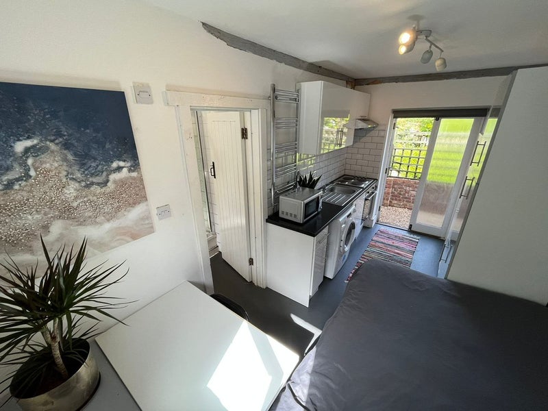 Photo 1: Luxury studio stable 3 Cranfield MK43 0BJ available 15/9/25