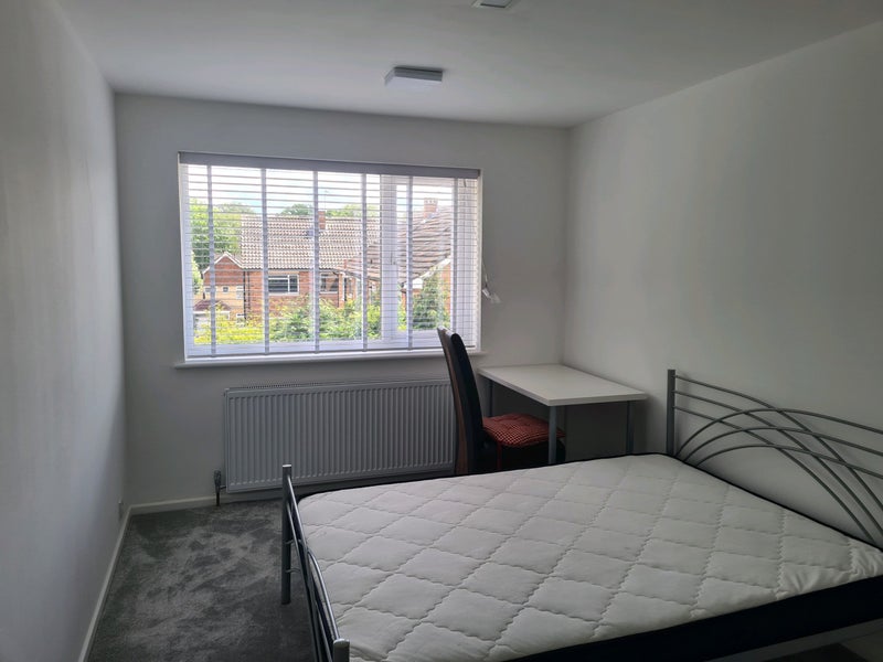 Photo 1: Large Double bedroom- £850pm