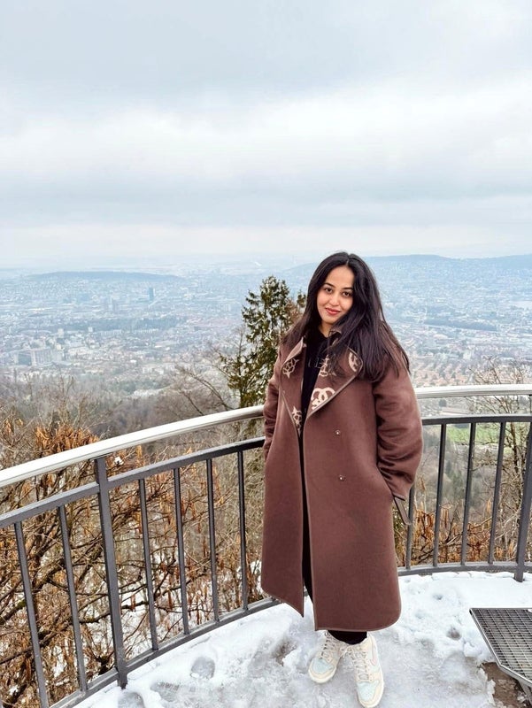 Photo 1: ……………